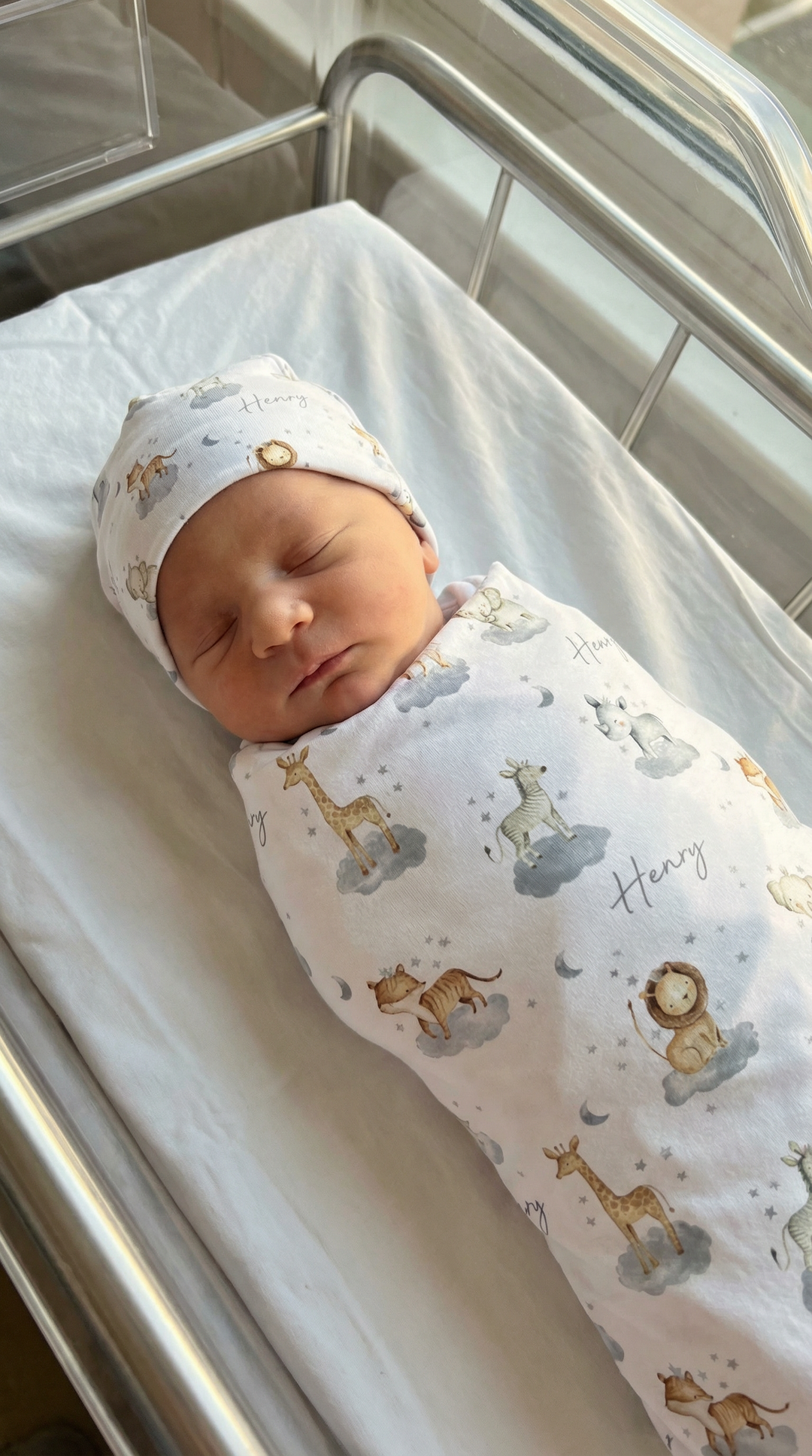 Personalised swaddle and beanie set made of soft stretch poly fabric for newborns, cozy and customizable baby blanket and hat combo